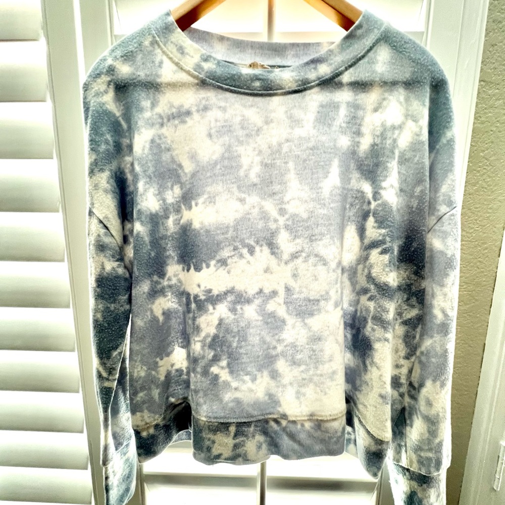 Blue tyedye crop sweater